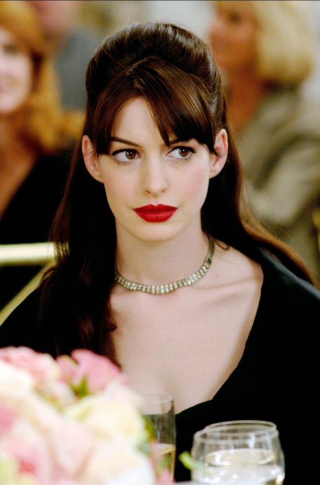 Anne Hathaway jako żona ambasadora w nowym serialu