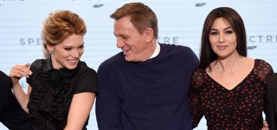 Daniel Craig - internet żartuje ze swetra Jamesa Bonda