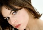 Emily Hampshire - piękna aktorka w filmie o zombie 
