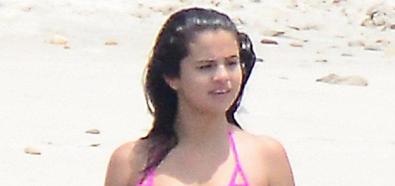 Selena Gomez w kostiumie kąpielowym - rzeczywistość vs. retusz