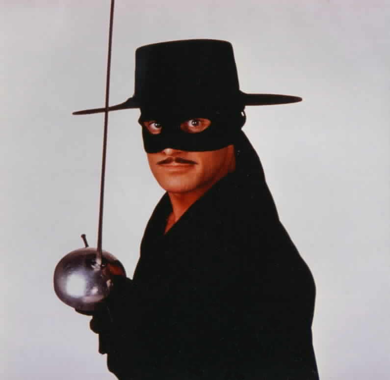 Gael Garcia Bernal jako postapokaliptyczny Zorro w "Zorro Reborn"