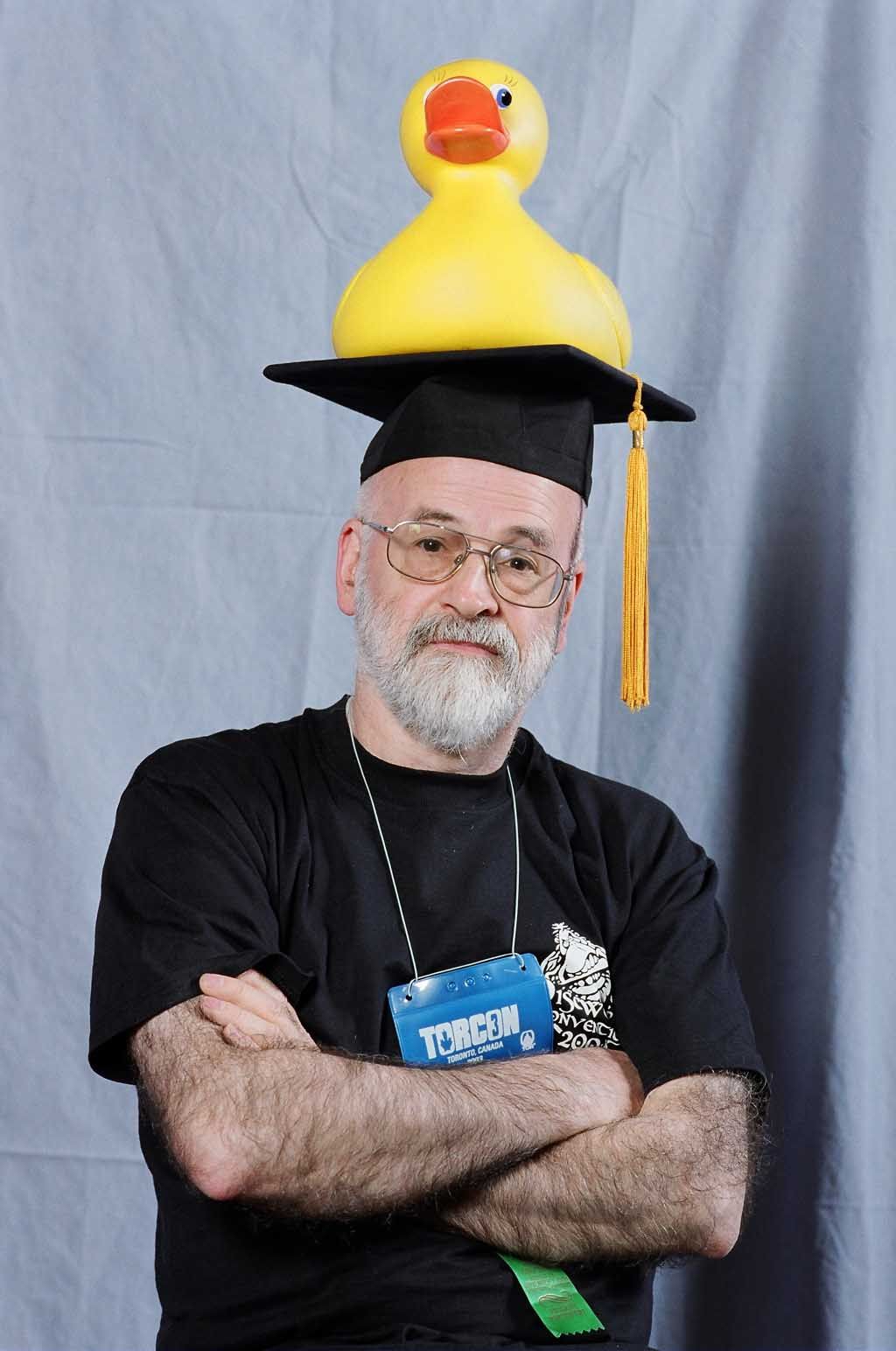 Craig Cabell, "Terry Pratchett. Życie i praca z magią w tle" - biografia pisarza już w księgarniach