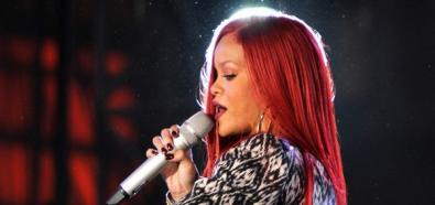 Rihanna zaśpiewała "What's My Name?" w programie MTV "The Seven"