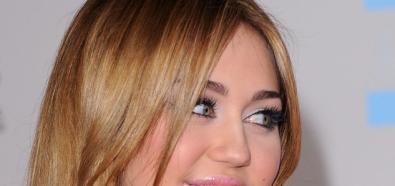 Taylor Swift i Miley Cyrus na gali American Music Awards 2010