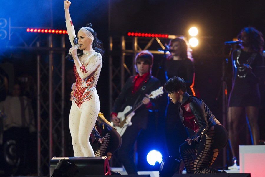 Katy Perry zaśpiewała "Firework" na gali MTV Europe Music Awards 2010