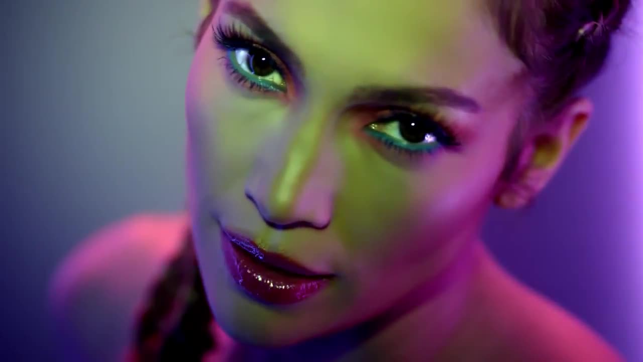 "Feel The Light" - Jennifer Lopez w kosmicznym teledysku