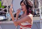 Katy Perry w Dos Pueblos High School w Santa Barbara