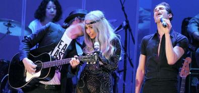 Lady GaGa z zespołem Yoko Ono