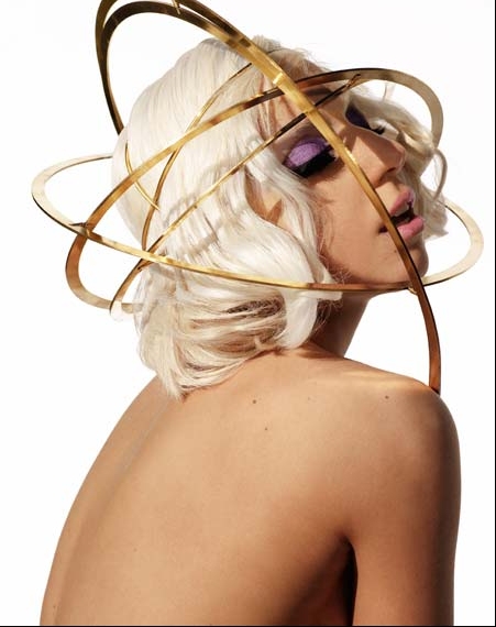 Lady Gaga w nowym, obszernym i ekscentrycznym klipie "G.U.Y." 