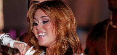 Miley Cyrus znowu na małym ekranie - wystąpi w "Dwóch i pół"