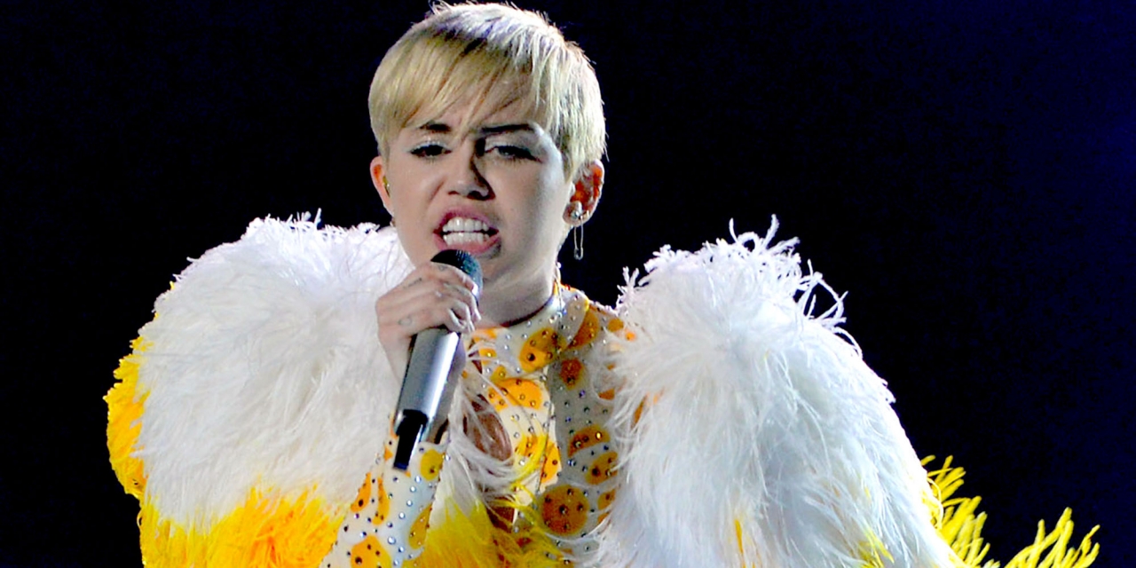 Miley Cyrus ukarana za znieważenie flagi?