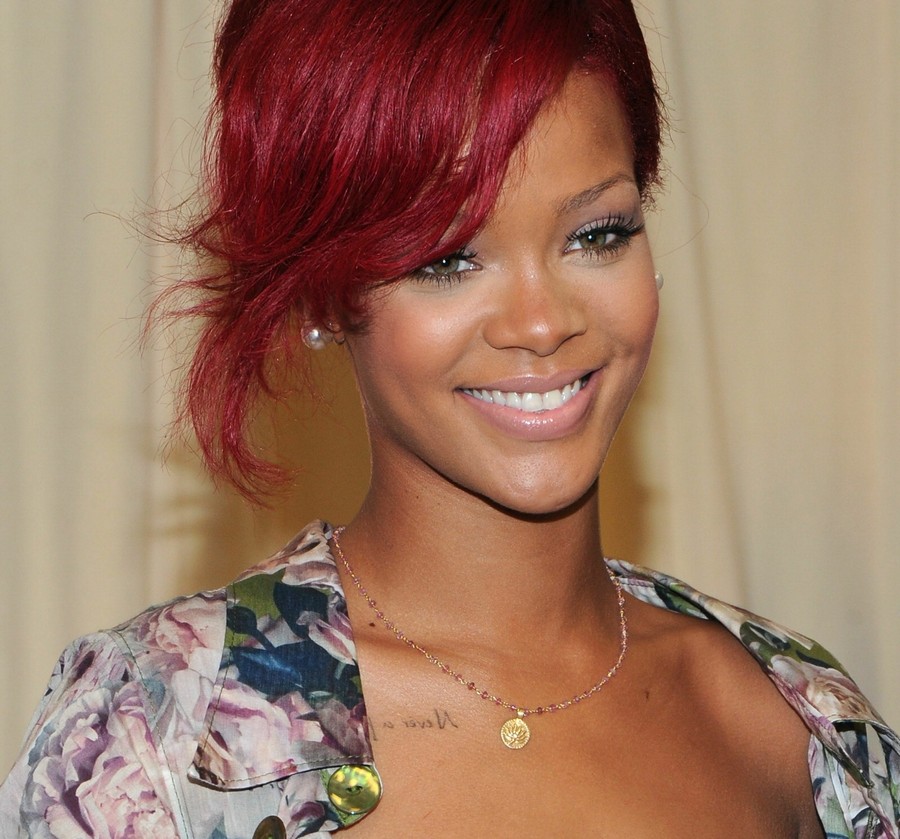 Rihanna promuje swoją książkę "Rihanna: Last Girl On Earth"