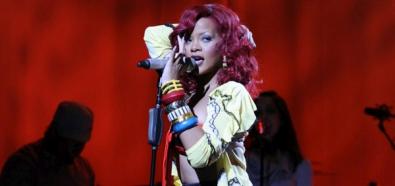 Rihanna zaśpiewała "What's My Name?" w programie Saturday Night Live