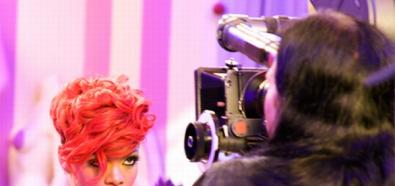 Rihanna w dwóch wersjach teledysku "Who's That Chick"