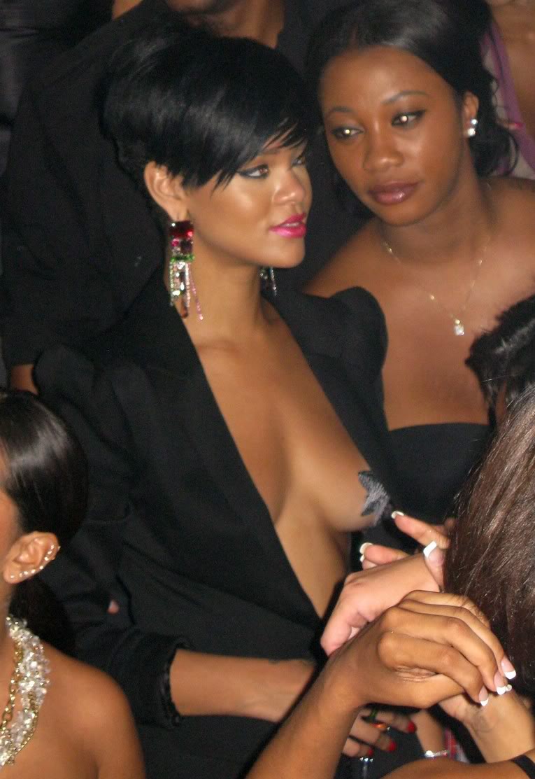Rihanna woli chodzić bez stanika 