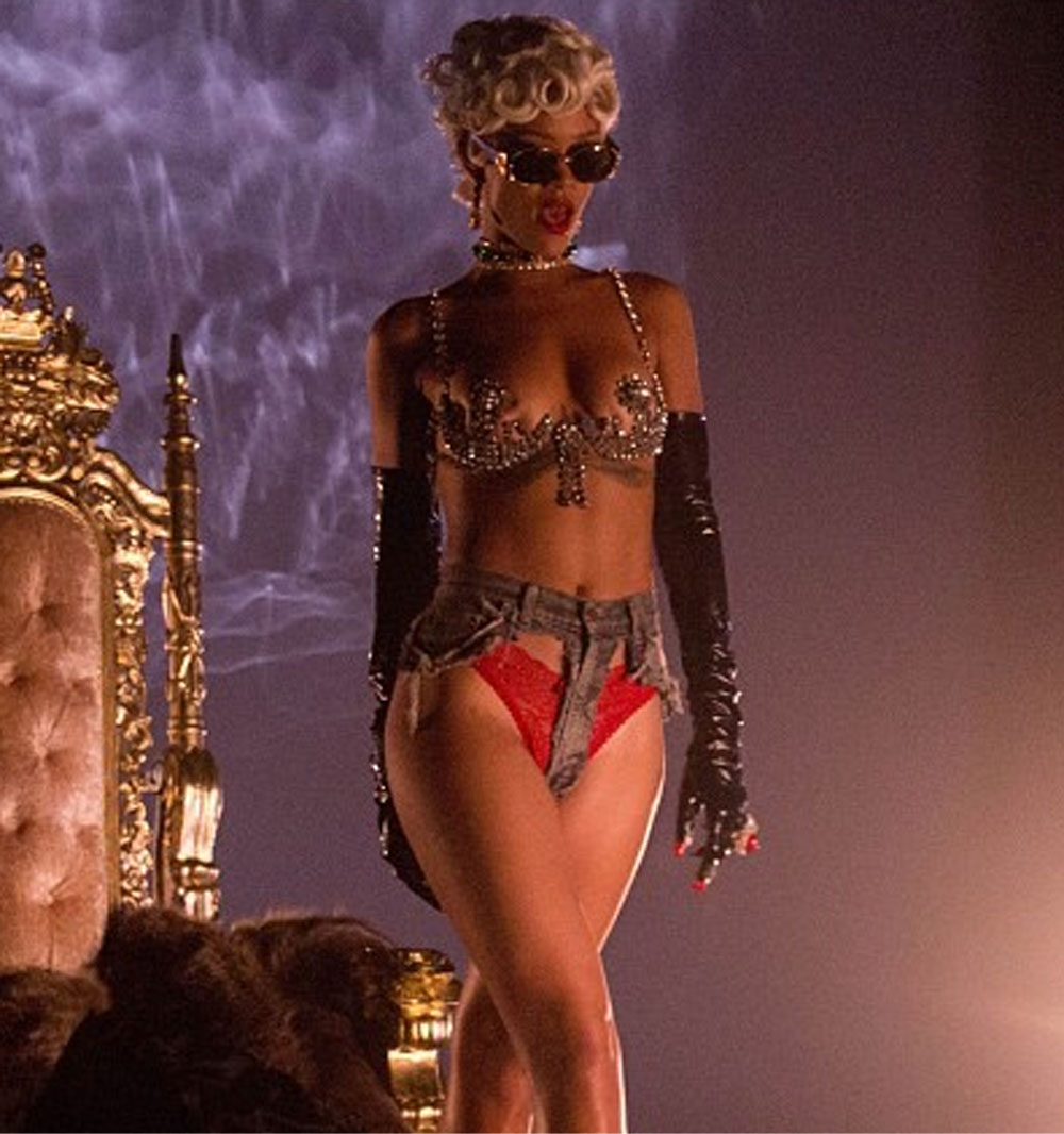Pour It Up - Rihanna w nowym seksownym teledysku