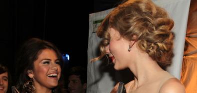Selena Gomez zaśpiewała "A Year Without Rain" na People's Choice Awards w Los Angeles