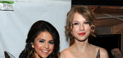 Selena Gomez zaśpiewała "A Year Without Rain" na People's Choice Awards w Los Angeles
