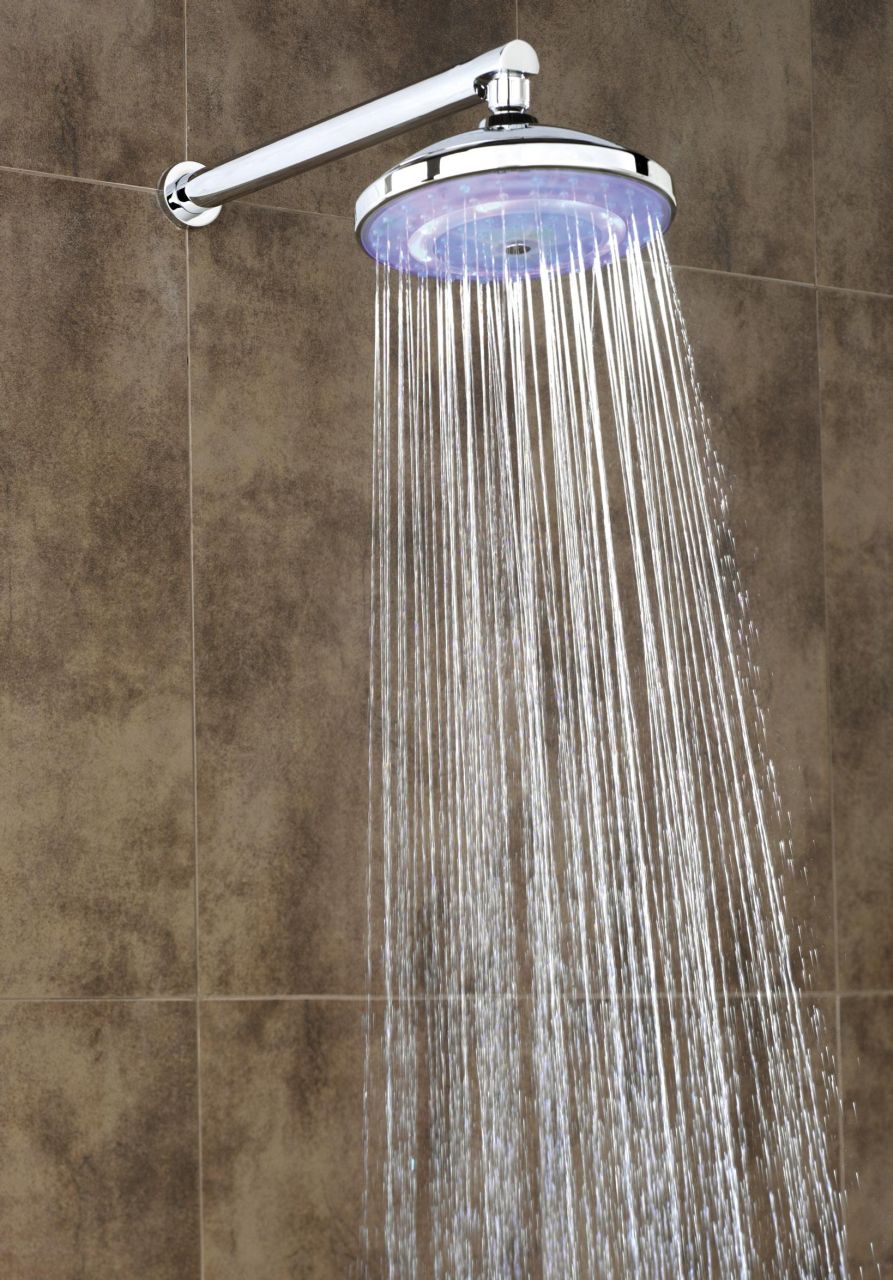 Zdrowie - zimny prysznic i korzyści z niego płynące