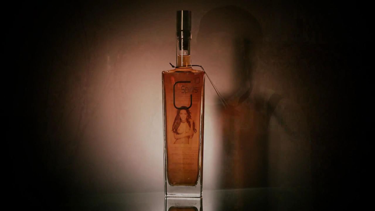 G-Spirits - whisky, rum i wódka z piersi modelek Alexy Vargi, Aminy Malakony oraz Evelin Aubert