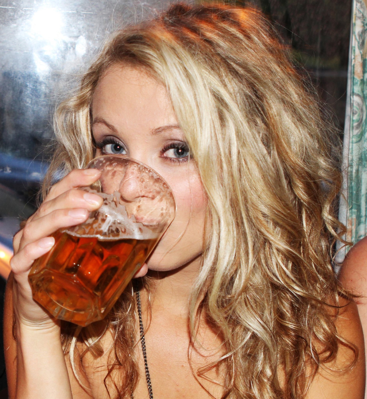 Jak pić piwo, żeby smakowało najlepiej? 
