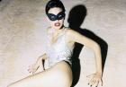 Adriana Lima topless w magazynie Fraulein