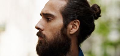 Modny wygląd - jak nosić i dbać o brodę?