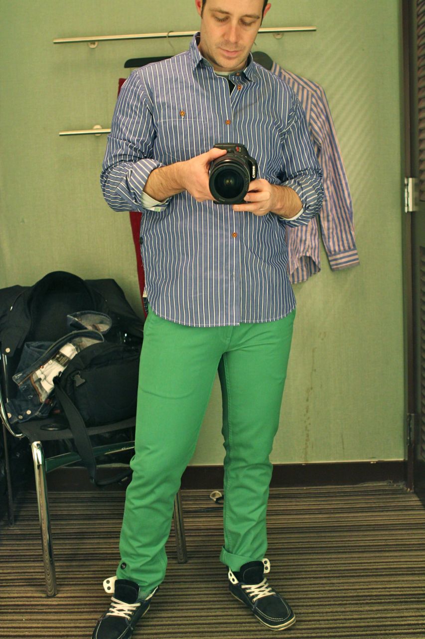 Moda męska i styl - kolorowe spodnie