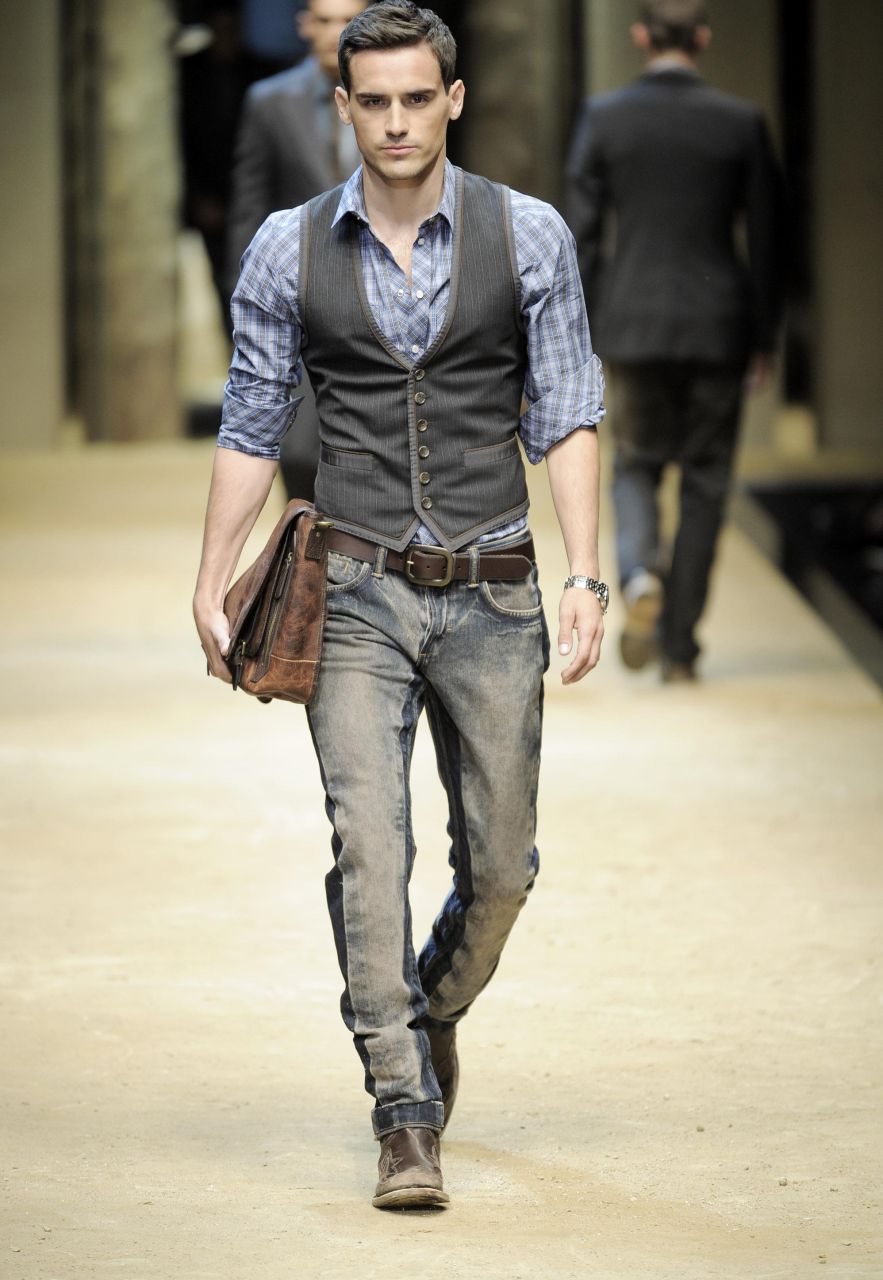 Męska moda w pracy - strój formalny