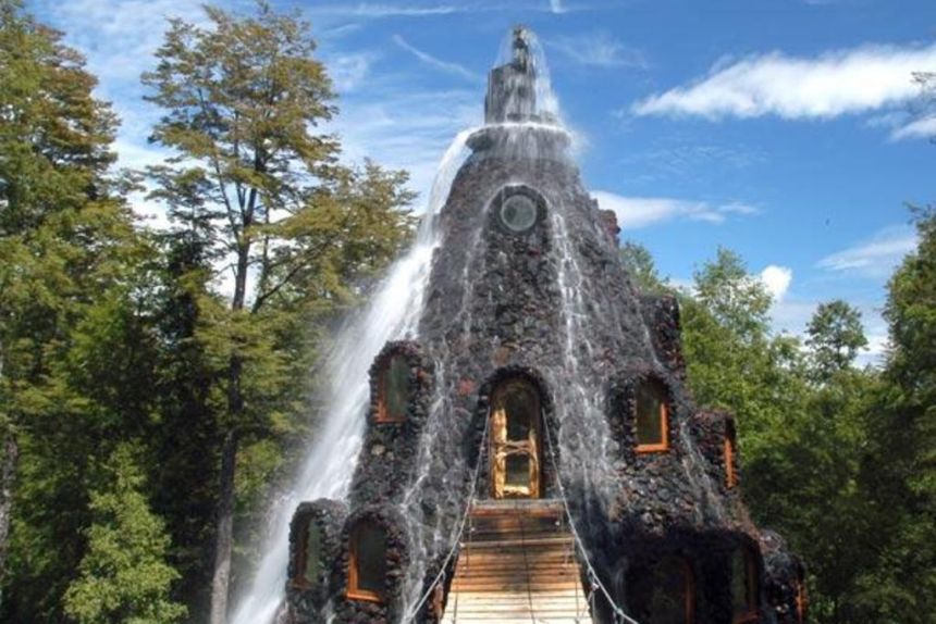Hotel Magic Mountain w rezerwacie Huilo-Huilo w Chile