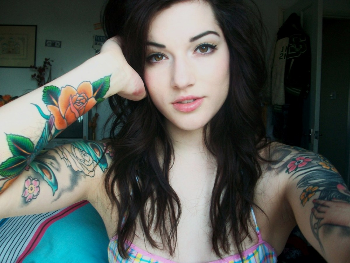 Moda na dziewczynę z tatuażem 