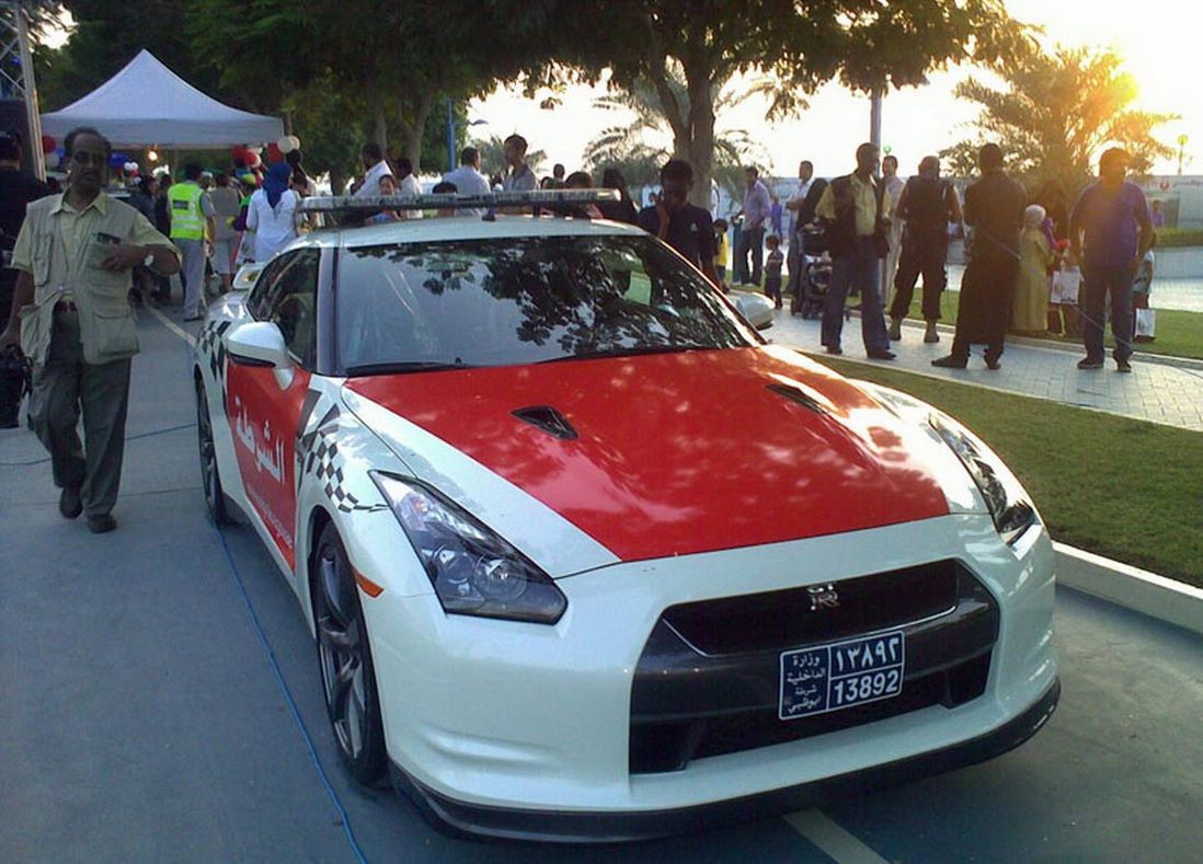 Policyjny Nissan GT-R