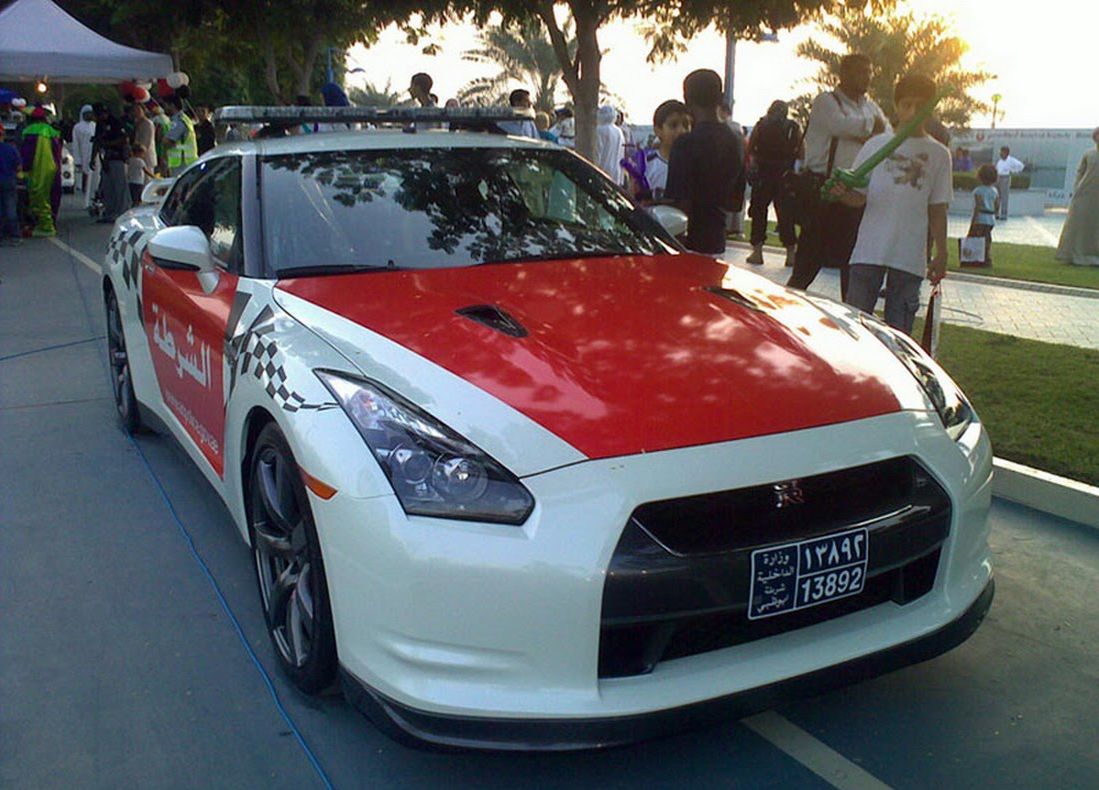 Policyjny Nissan GT-R