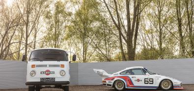 Legendarne Porsche 934/5 w zestawie z VW T2 Transporterem