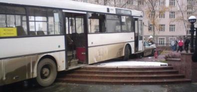Autobus staranował 20 aut w Rosji