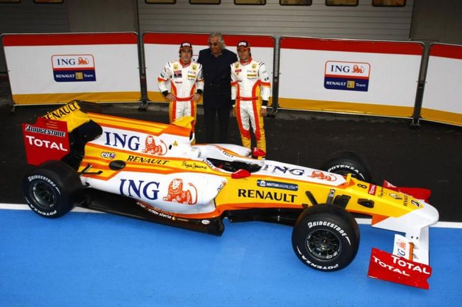 Renault R29 bolid F1 na sezon 2009