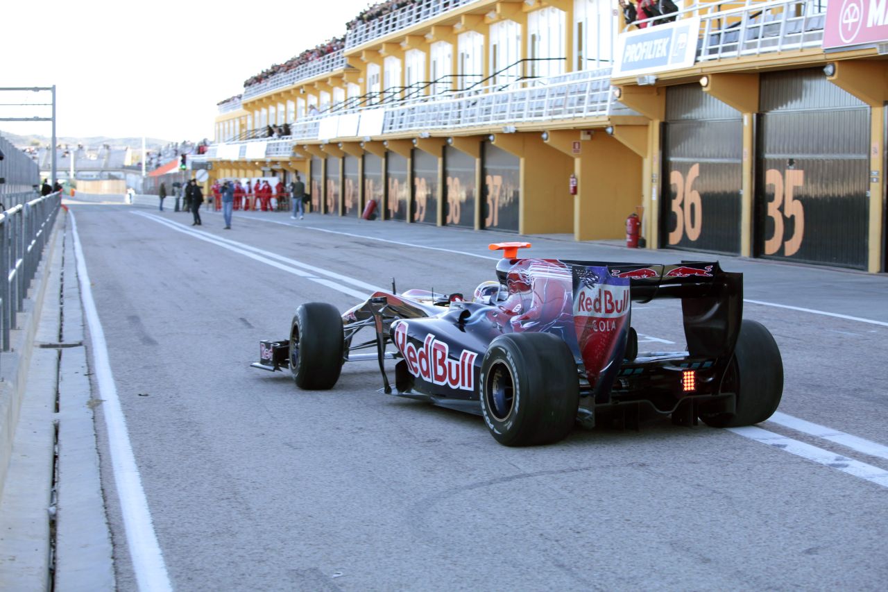 Testy F1 na torze Valencia - 1. dzień