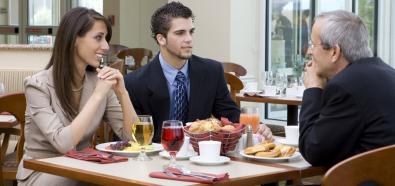 Zasady dżentelmena - jak się zachować na biznesowym lunchu?