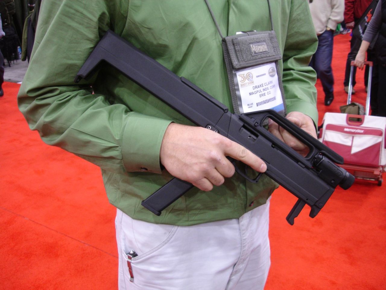 Militaria, karabiny, pistolety i noże - nowoczesna i innowacyjna broń