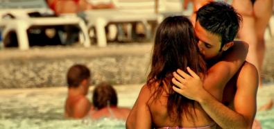 Seks bez zobowiązań i wakacyjne romanse - o czym trzeba pamiętać, by uniknąć kłopotów?