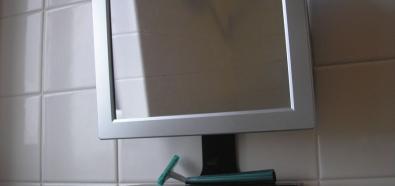Rewalcyjne lustro do golenia zarostu pod prysznicem