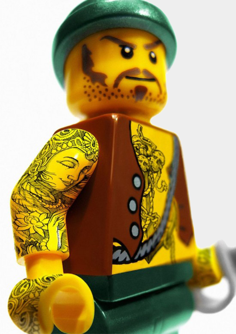 Ludziki z LEGO z tatuażami