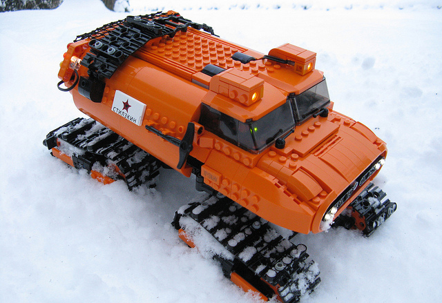 Stilzkin Indrik - śnieżny pojazd z klocków LEGO