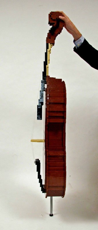 Wiolonczela z klocków LEGO