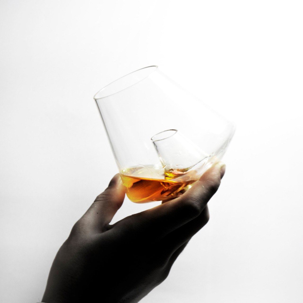 Dziurawe kieliszki do whisky wydobędą jej ukryty smak