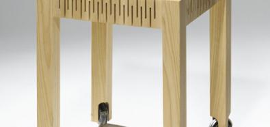Elastyczny stołek z drewna