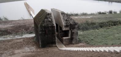 Holenderski bunkier przecięty na pół