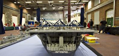 Lotniskowiec USS Intrepid z klocków LEGO