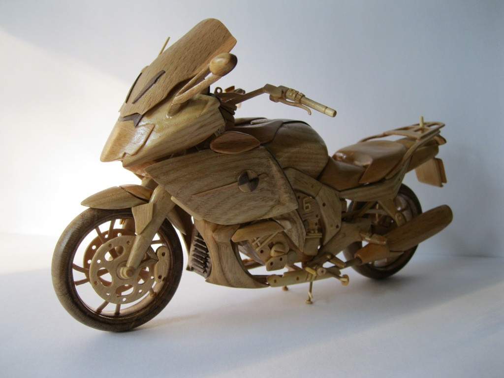 Modele motocykli wykonane z drewna