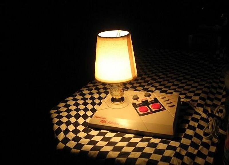 Nocna lampka z kontrolera NES Advantage